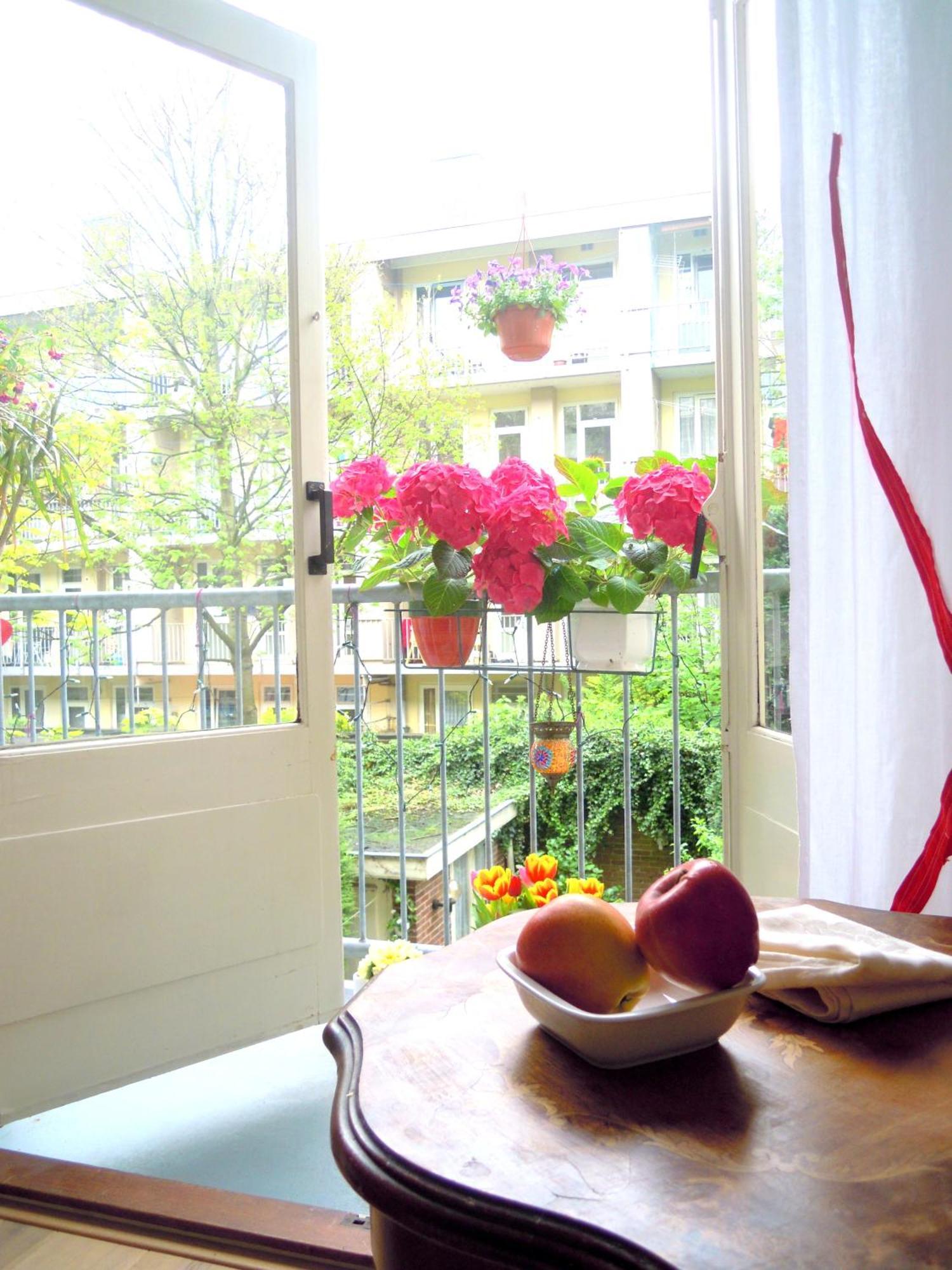 Breakfast at MissOrtelia B&B Amsterdam Eksteriør billede